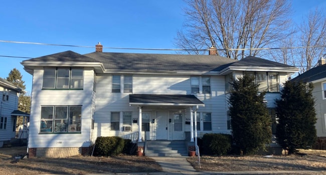 Building Photo - 1654 6th Ave Unit 2E