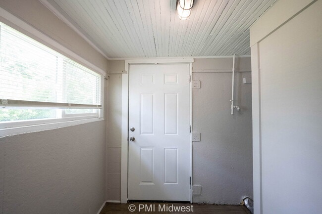 Photo - "Charming 1-Bedroom Retreat with Spacious Comfort in Indianapolis!" Unit B