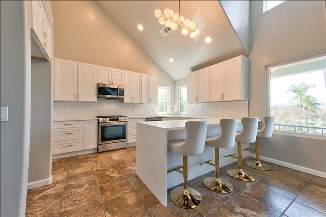 Photo - 880 La Terraza Blvd