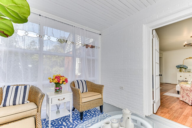 Photo - 2701 Oakland Ave