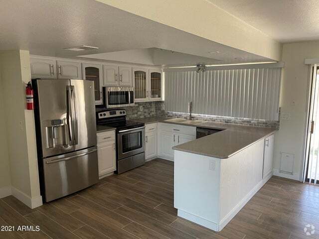 Building Photo - Beautiful Upgraded Home available Now