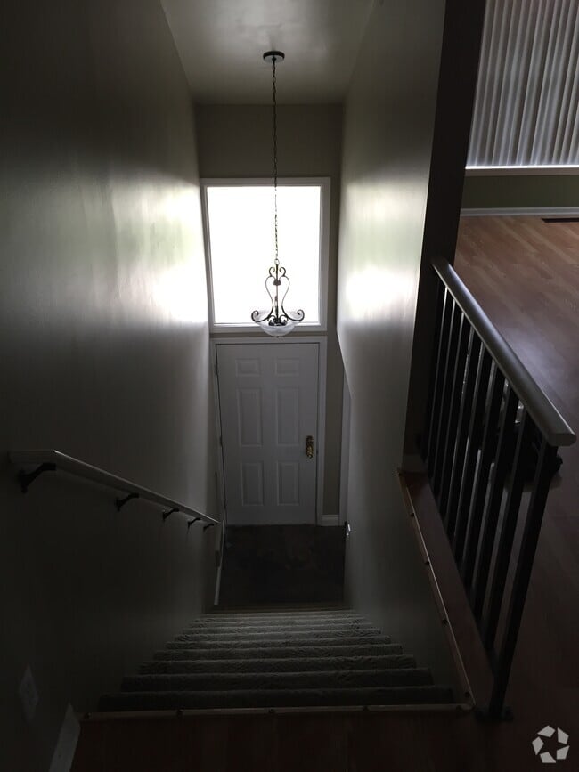 Building Photo - 4165 Berkshire Dr Unit 26 Rental
