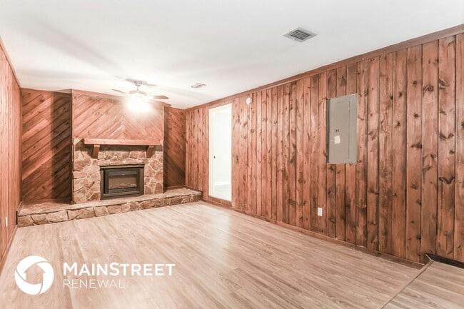 Photo - 2091 Luana Dr E