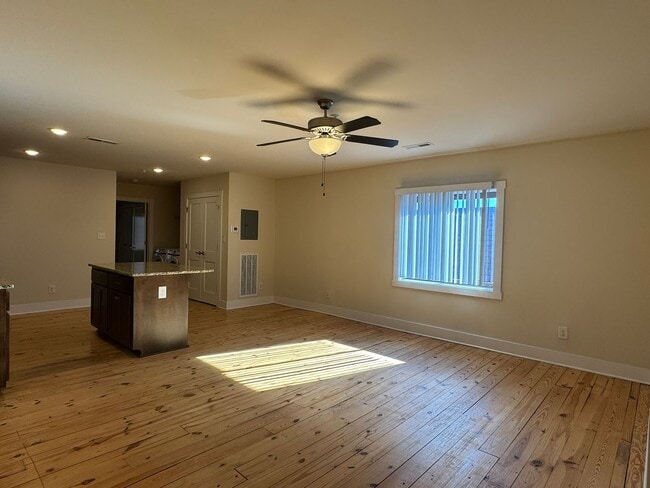 Photo - 106 N Main St