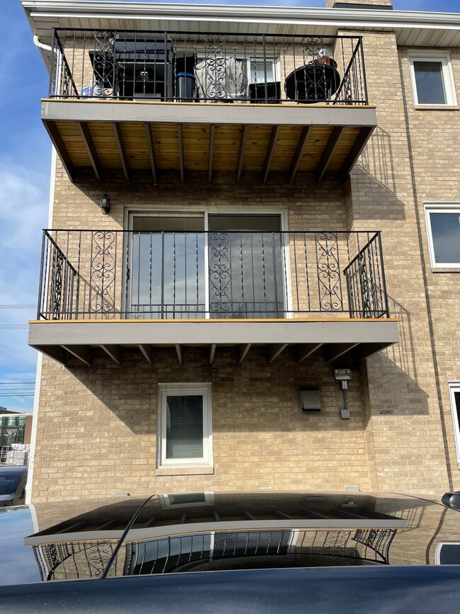 Balcony - 8839 N Greenwood Ave Apartments Unit #1