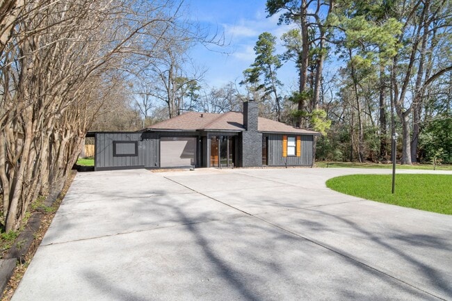 Photo - 2004 White Oak Dr