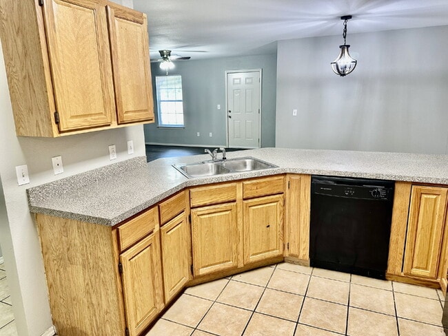 Photo - 1460 W Jct St Unit 2