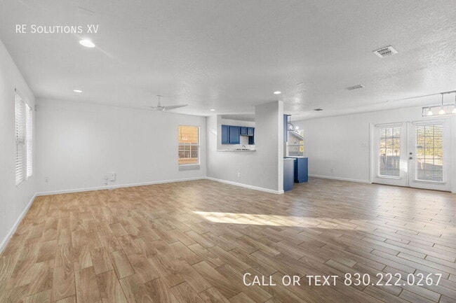 Photo - 203 Shadbush St