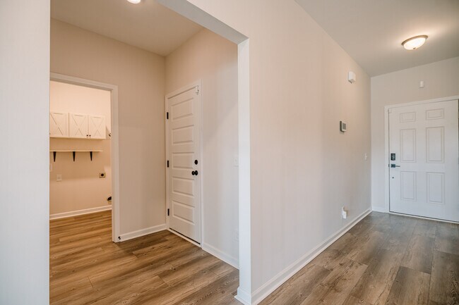 Photo - 215 Deerfield Dr NE