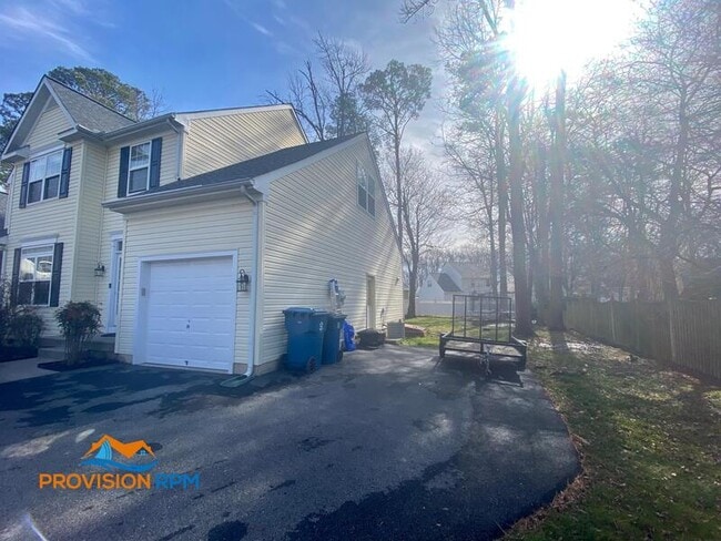 Photo - 106 Hanson Ct