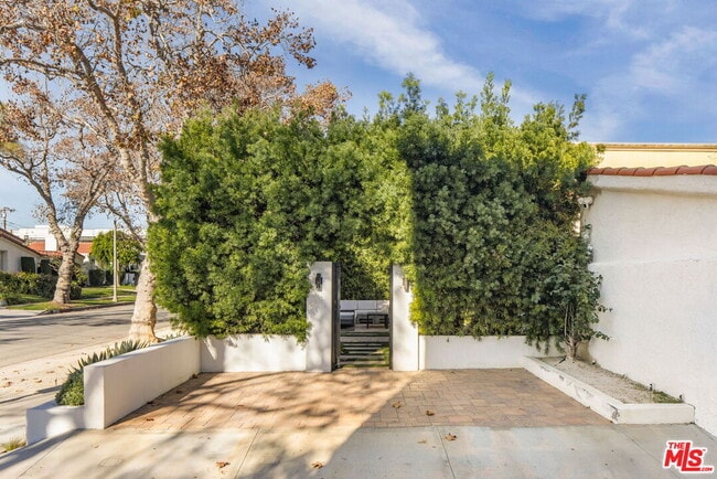 Photo - 360 Canon Dr