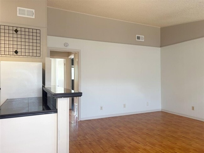 Photo - 600 W 51st St Unit 103