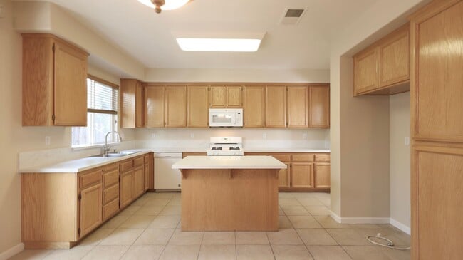 Photo - New Renovation* Prestigious Spacious 4 Bedroom