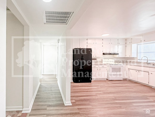 Photo - 520 McKay Ct