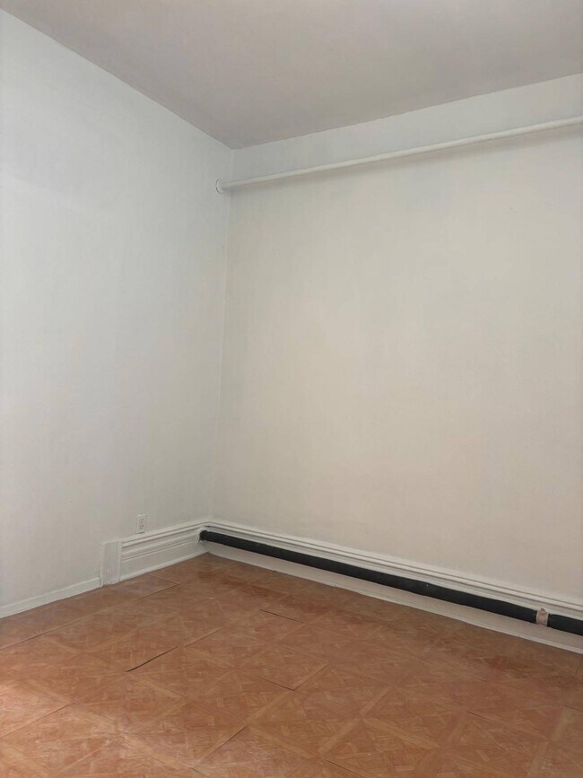 Photo - 88-13 Jamaica Ave