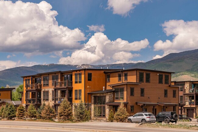 1060 Blue River Pkwy Unit SI ID1244722P