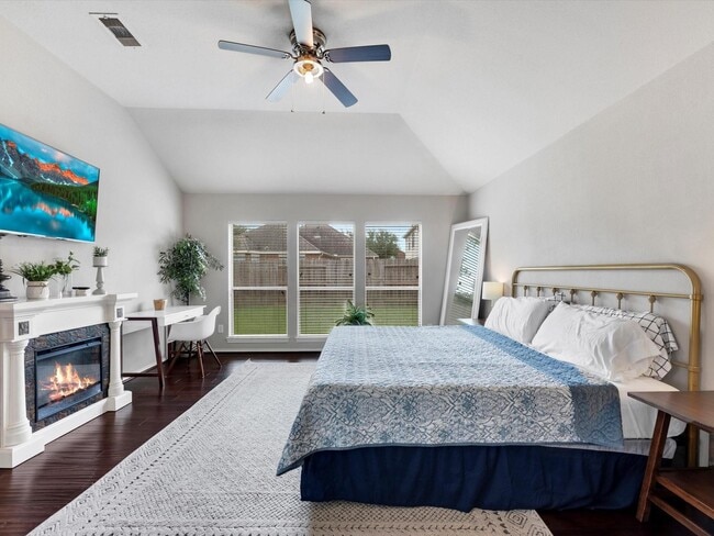 Building Photo - 2042 Shore Breeze Dr