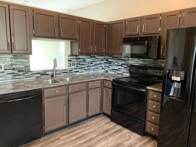 Photo - 17733 Cedarbrook Dr