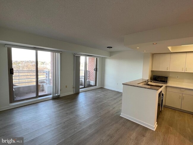 Photo - 1275 25th St NW Unidad 711