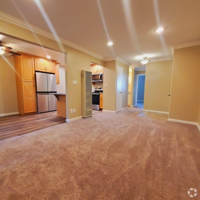 Building Photo - Sparkling Upgrades & Convenient Pleasant H... Unit 6 Rental