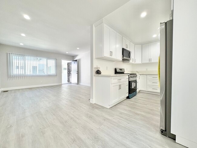 Photo - 1145 S Holt Ave Apartamento Unidad 1