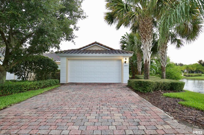Beautiful 3/2 Corner Duplex with Water Vie... - Beautiful 3/2 Corner Duplex with Water Vie... House