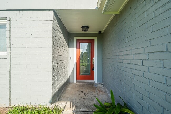 Photo - 10422 Gulfstream Ln