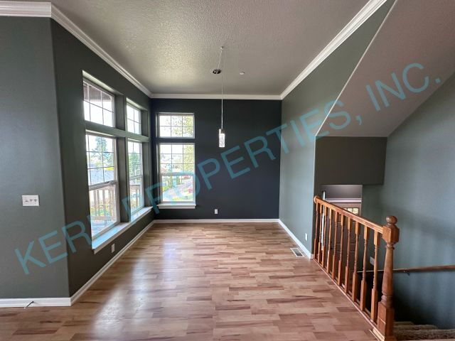 THE FIRST FULL MONTH'S RENT IS FREE! Charming 3-Bedroom Tri-Level Retreat in Estacada with Spacio...