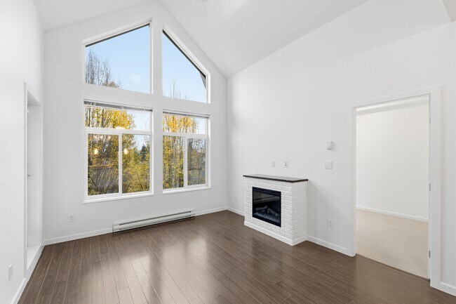 Photo - 15388-15101 101 Ave