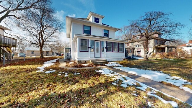 Building Photo - Fantastic Downtown Ames Location Rental