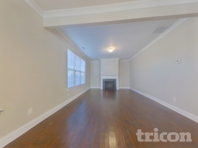 Photo - 910 Southfork Dr