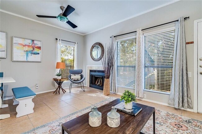 Photo - 802 S 1st St Unidad 206