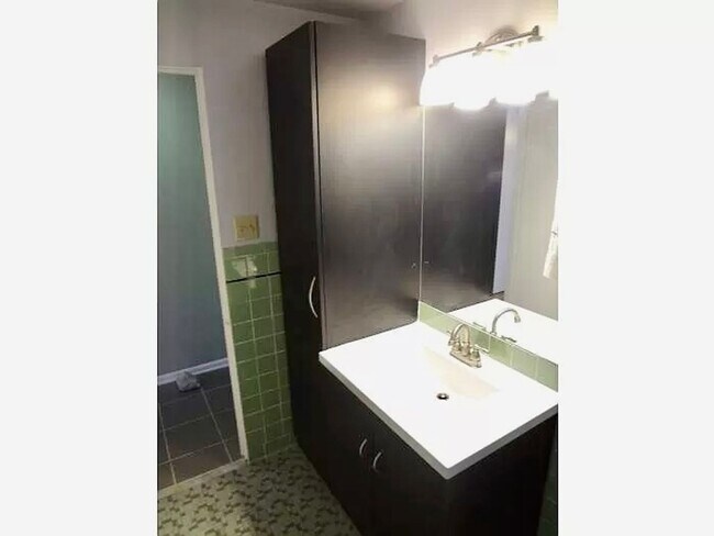 212 Republic St Unidad 1