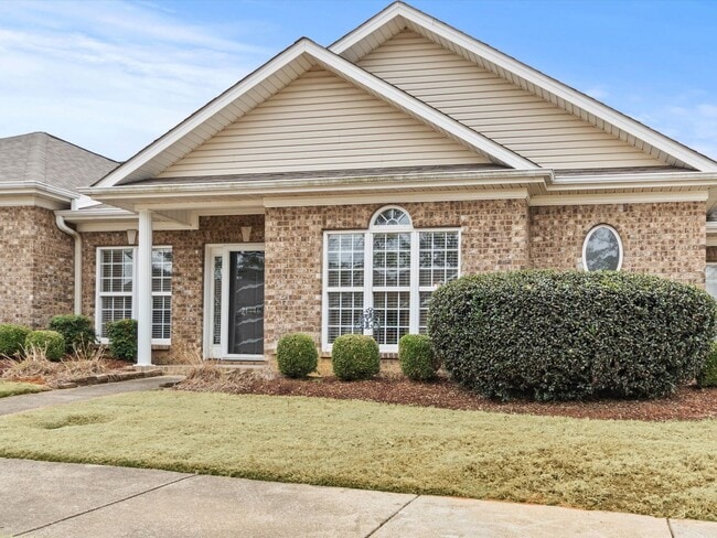 Building Photo - Elegant Townhome with Open Floor Plan and Modern Upgrades!