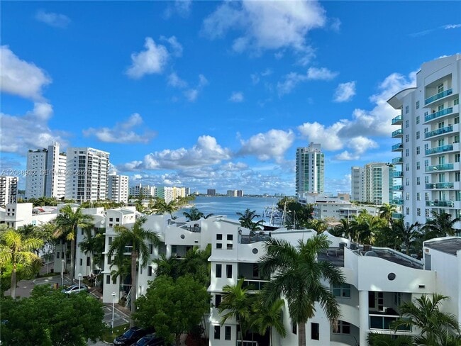 Building Photo - 7900 Harbor Island Dr Unit 608