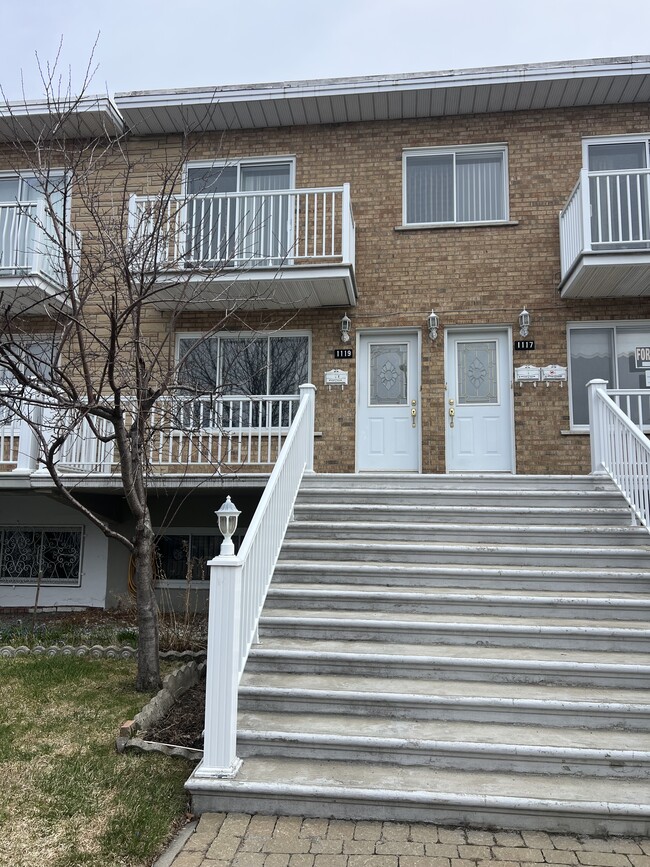 Building Photo - 1115 Rue Duguay