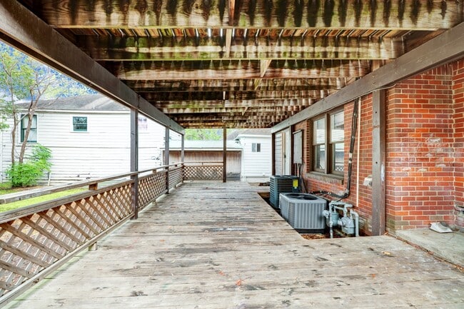 Photo - 2308 McClendon St