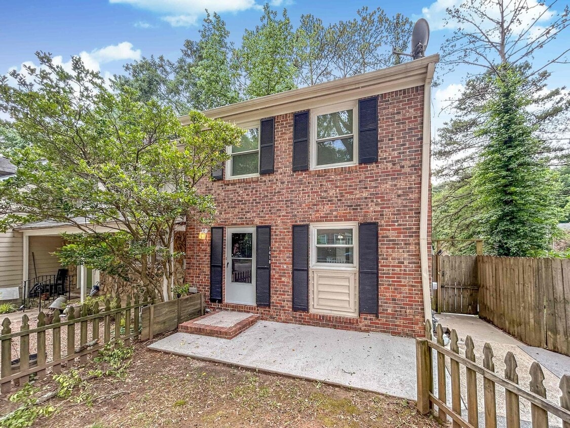 Spacious 2 BR/2.5 BA Townhome in Marietta ... - Spacious 2 BR/2.5 BA Townhome in Marietta ...
