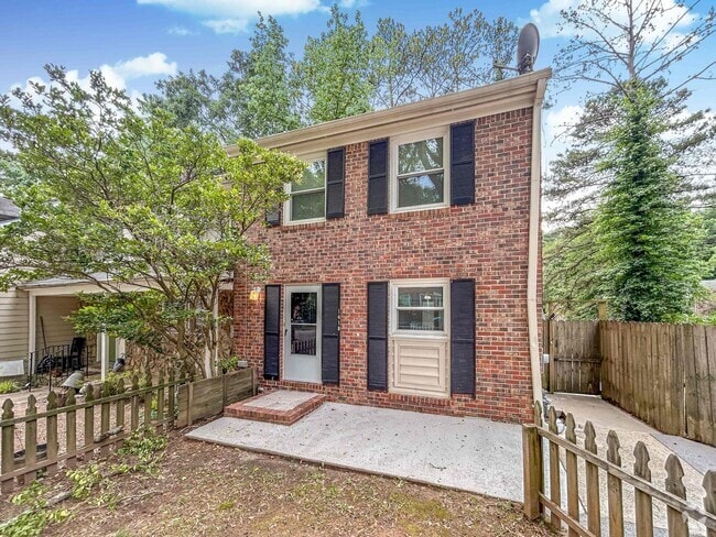 Building Photo - Spacious 2 BR/2.5 BA Townhome in Marietta ...