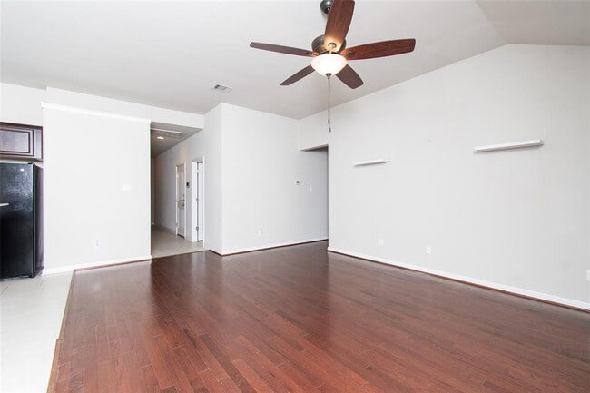 Photo - 136 Mistflower Ln