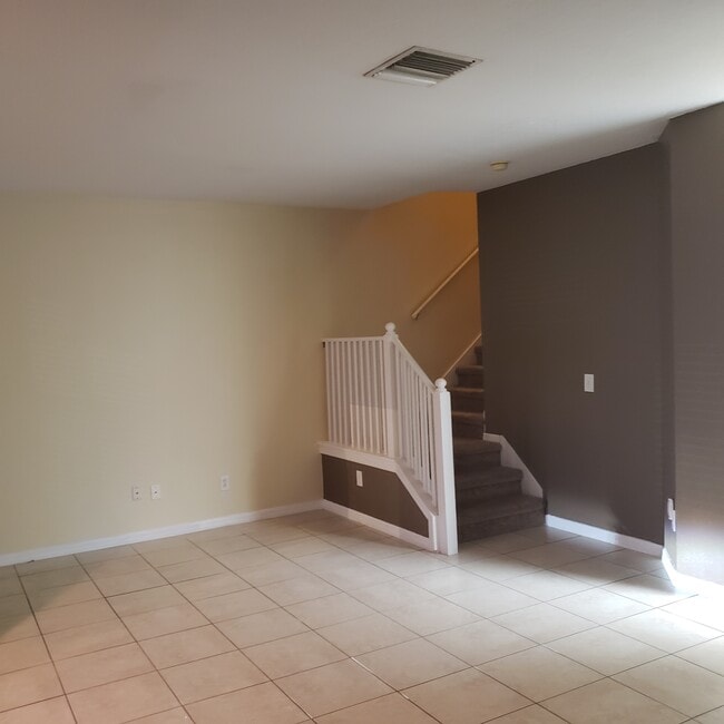 Photo - 1243 Charlesworth Dr