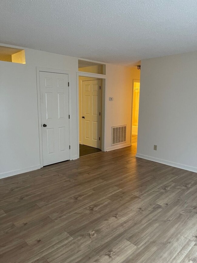 Photo - 3 Bedroom / 2 Bath Apt  Kingsport TN Unit #5