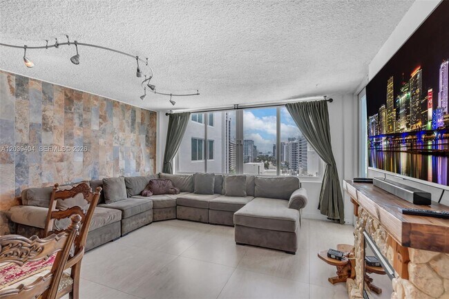 Photo - 5401 Collins Ave Unit 813