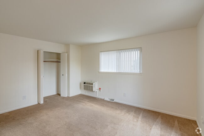 2BR, 1BA - 1,000SF - Living Room