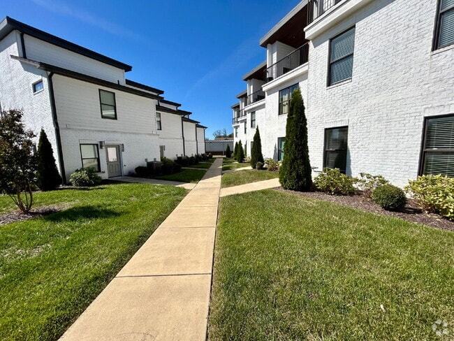 Building Photo - Modern 3-Bedroom 3-Story Apartment with a ...