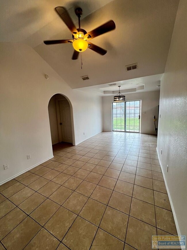 Photo - 2656 Malta St