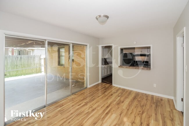 Photo - 842 Eastern Dr