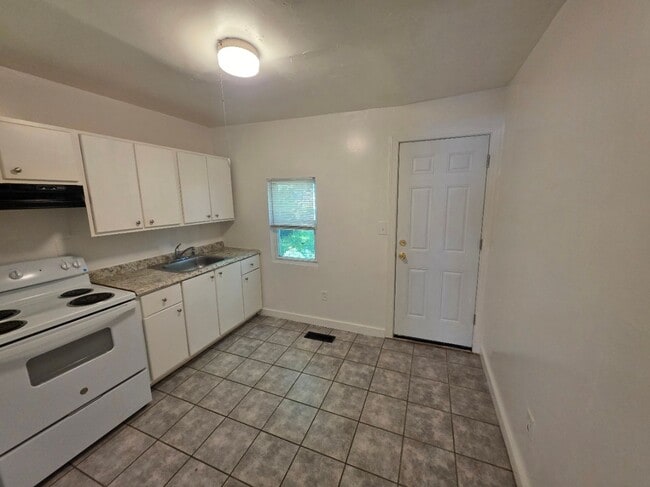 Photo - 929 E 17th St