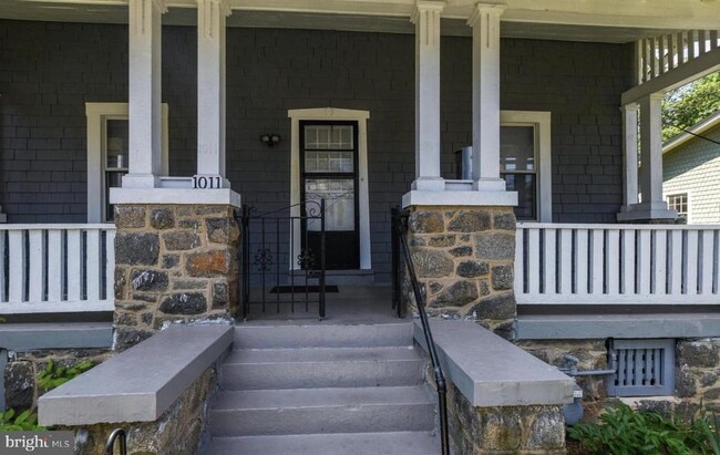 Photo - 1011 Douglas St NE