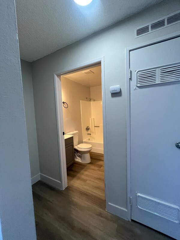 Photo - 211 E 24th St